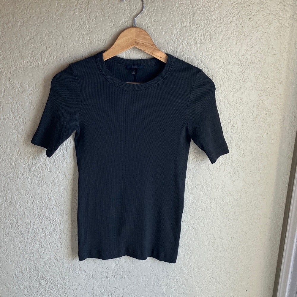 EUC COS ribbed cotton tee dark olive
